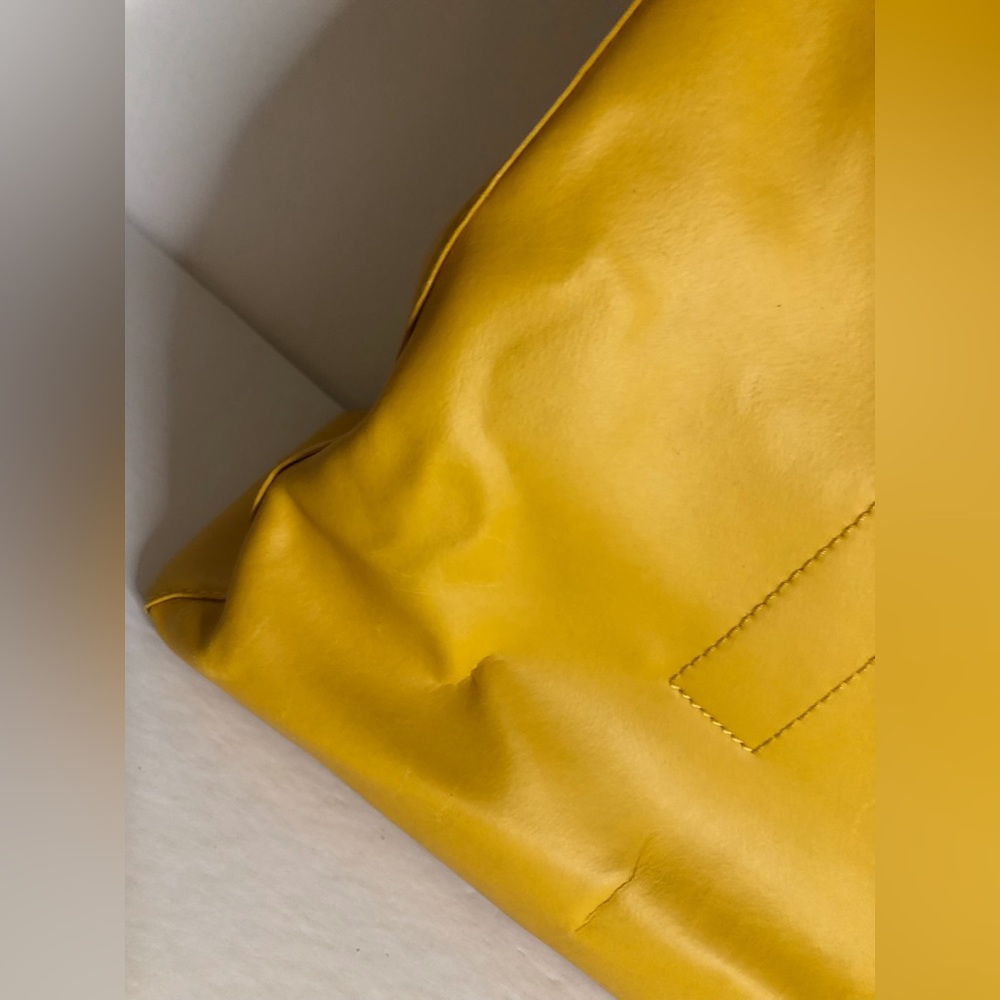 Hunter Yellow Rubber Tote - Picture 4 of 16